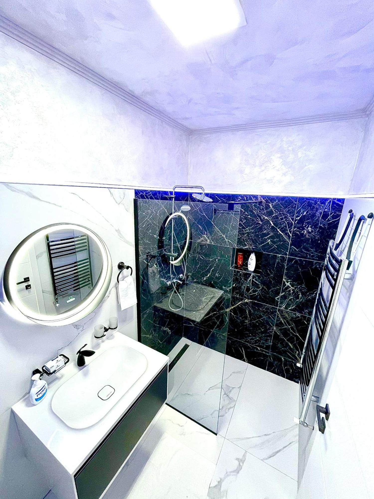 Loft Side Premium Apartments 마마이아 외부 사진